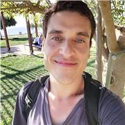 Licenciado en Medicina y Profesor de Inglés apto para todas las edades y niveles.